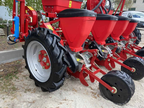Precision seed drill СПМ-4