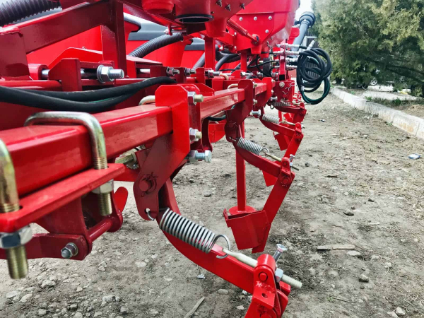 Precision seed drill СПМ-8