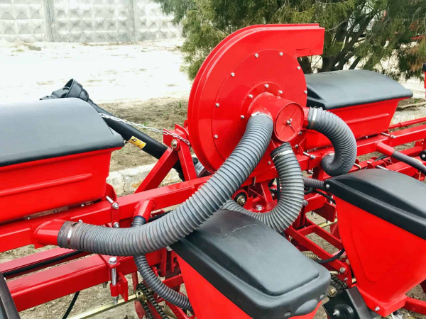 Precision seed drill СПМ-8