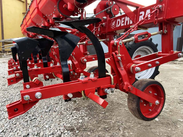 Row cultivator КПН-4,2 with a feeding device (6 row)