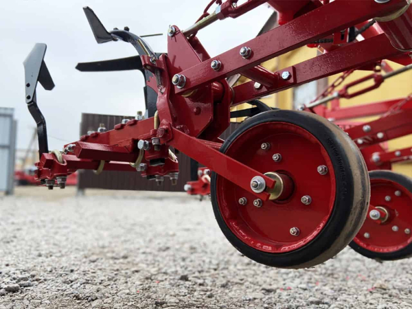 Row cultivator КПН-4,2 with a feeding device (6 row)