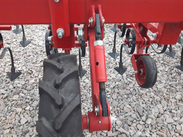 Row cultivator КПН-5,6-05