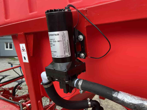 Row cultivator КПН-5,6 with liquid mineral fertilizer application system (8 row)