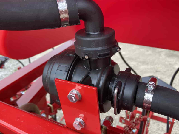 Row cultivator КПН-5,6 with liquid mineral fertilizer application system (8 row)