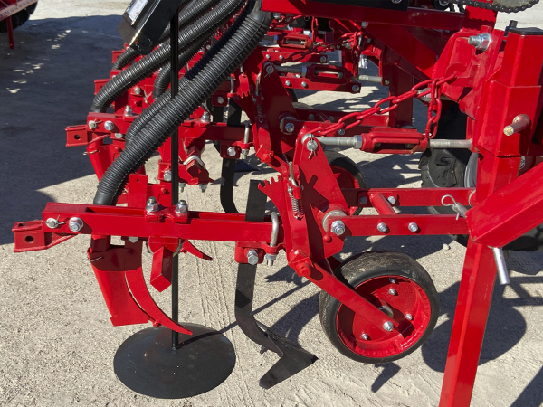 Row cultivator КПН-5,6-02V