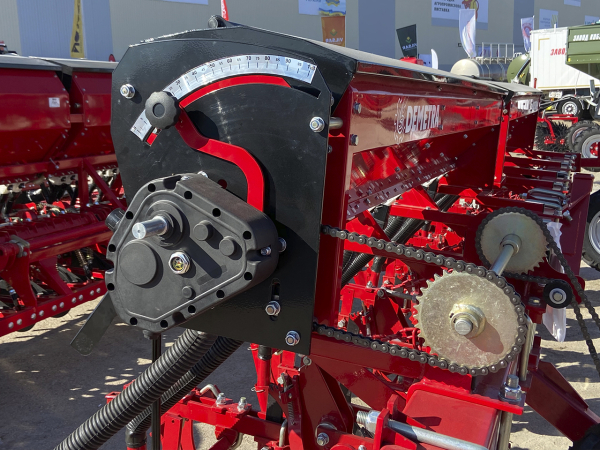 Row cultivator КПН-5,6-02V